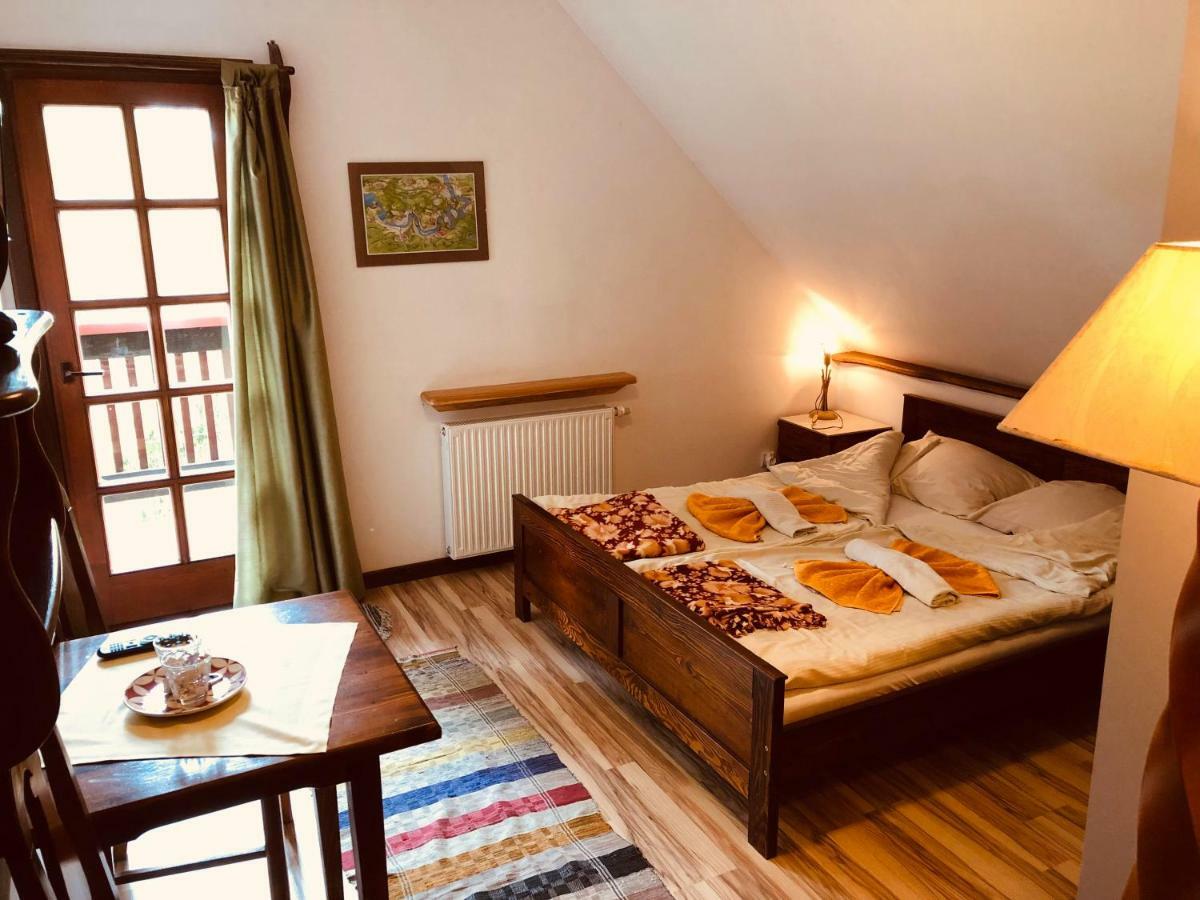 Gosciniec Pod Smrekami Bed and Breakfast Czorsztyn Eksteriør billede
